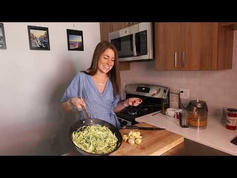 Zucchini "Noodles" with Roasted Red Pepper Pesto