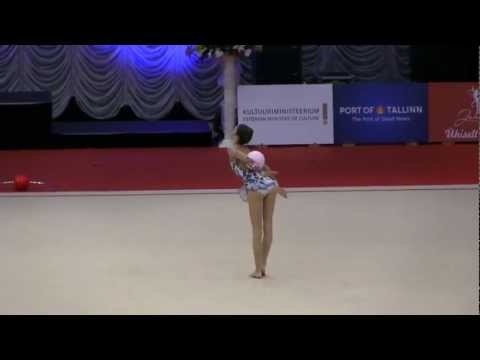 Laura Halford.ball.senior.GBR