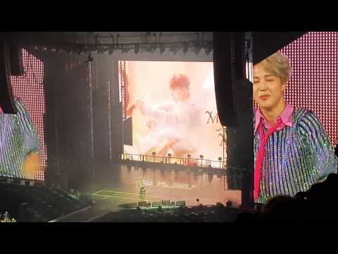 20181013 BTS in Amsterdam - Army singing "Happy Birthday" to Jimin