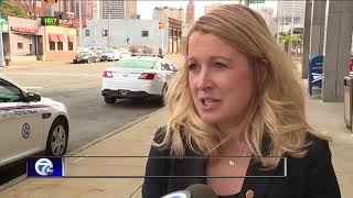 Authorities seeking suspects who robbed postal service worker in Detroit