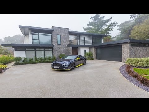 Contemporary 4 Bedroom Detached House in Nairn Road, Canford Cliffs, Poole