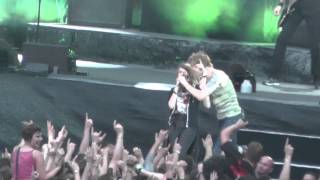 Die Toten Hosen live in Köln 2013, Paradies, Niemals einer Meinung sein