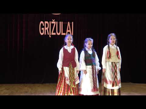 Gustė Sperauskaitė, Isabella Kalaaji, Augustė Indriūnaitė. „Atsikėlo – da ne diena“ || GRĮŽULAI 2019