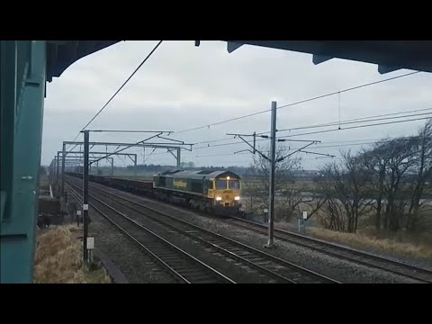 Freightliner 66519 passes Mossband