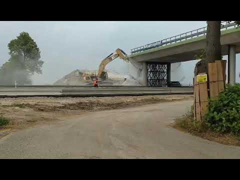 Wyburzanie wiaduktu nad S7 na Ostrzykowiźnie (przebudowa DK7/S7 na odcinku Płońsk - Czosnów)