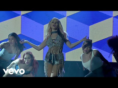 Danna Paola - Mala Fama (En Vivo Desde El Streamtime/ LiveStream)