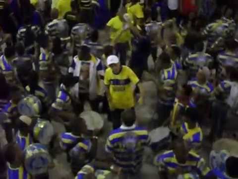 Unidos da Tijuca 2003 - Bateria - Apresentação no Salgueiro