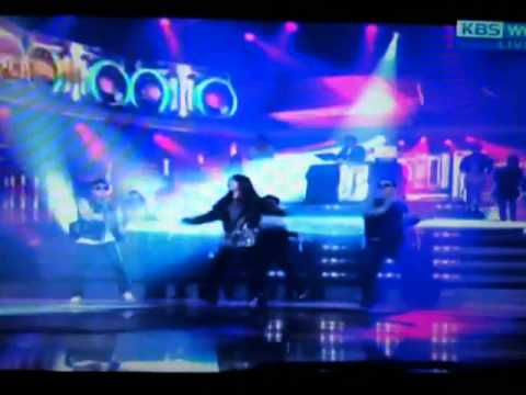 IU Shuffling at 2011 Song Festival