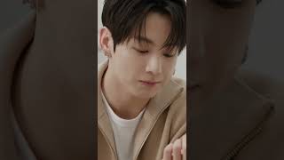 Jung Kook decodes the olfactory notes of the signature fragrances of LES EXCLUSIFS DE CHANEL. 