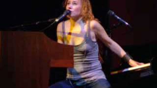 Don't look back in anger- Tori Amos "You ain't ever gonna tear my heart out, Morrissey"