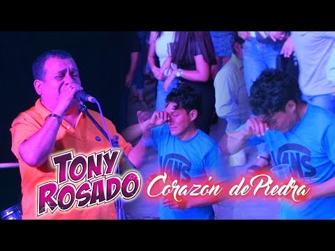 Hombre Llora al escuchar Corazón de Piedra / Tony Rosado 2024 EN VIVO