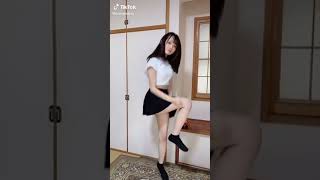 TikTok 女子高生 可愛い へそだし