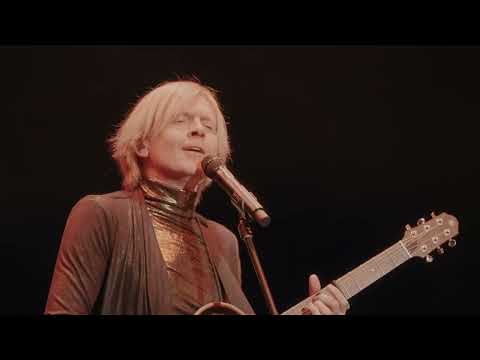 JOHN KELLY sings SILVER & GOLD with MAITE ITOIZ