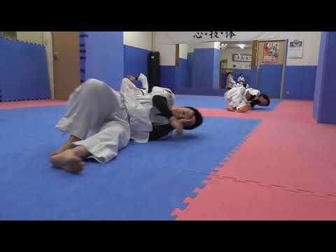 寝技の基礎練習 （エビ）