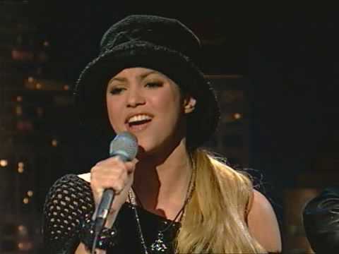 Shakira -Underneath your clothes acustica