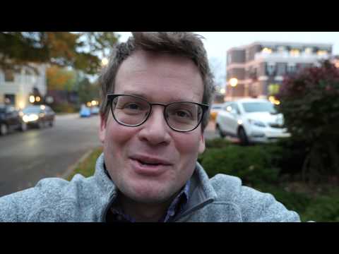 これはパイナップルについての動画です。 (this is a video about pineapples.)