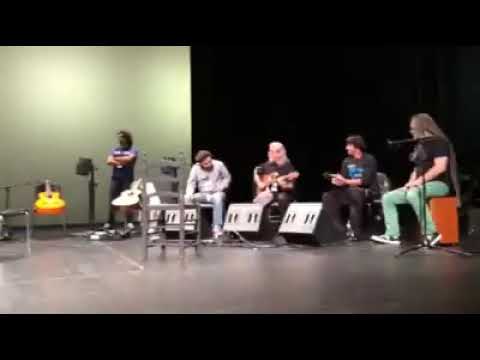 Tocando la percusión (djembé) con los jefes. Carles Benaven, Antonio Serrano, Alain Pérez, Duquende,