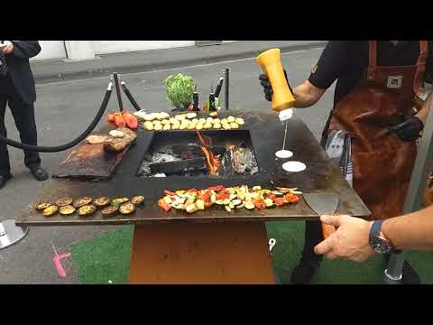 Quan Pizza & Bread Oven in action