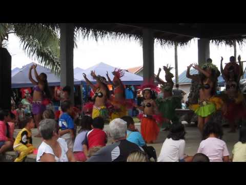 Young dancers at Punanga Nui Market on Rarotonga, 2013.