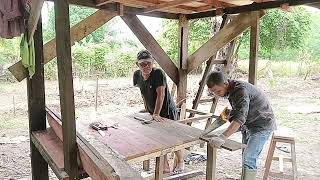 Download lagu MEMBUAT PONDOK DI KEBUN DENGAN MENGGUNAKAN KAYU BEKAS YANG TAK TERPAKAI PART II mp3