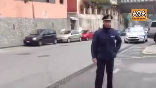 vigili-urbani-costretti-a-cambiarsi-in-auto