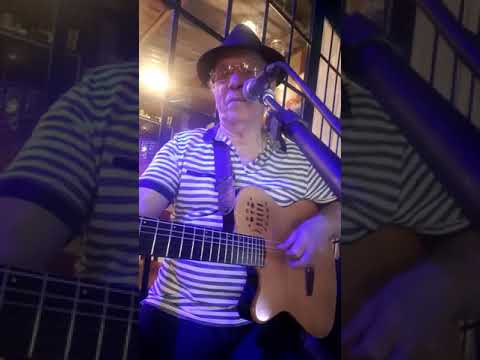 Live no Bendito Bistro.