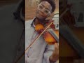 Violinist in awe with the solo #viral #violin #music #acoustic #fiddle #strings