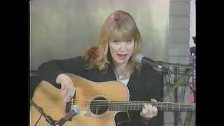 Nancy Wilson demonstrates LoveAlive and open chords