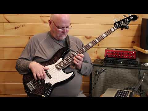 Demo of the bass "Black Beauty" - Seasonal.