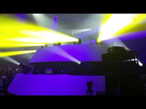 Armin van Buuren playing Cygnus X -  Superstring (Rank 1 Remix) at ASOT 700 Utrecht