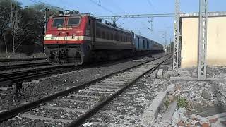 preview picture of video 'LHB Musical track sound|BRC WAP-4E|18406 Ahmedabad-Puri Express via Sambalpur|Badnera Jn. yard'