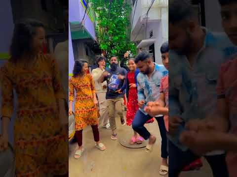 pareshan boys1 Babbu comedy dance 😅 on trem#pareshanboysfamily#funny#comedydance#trending