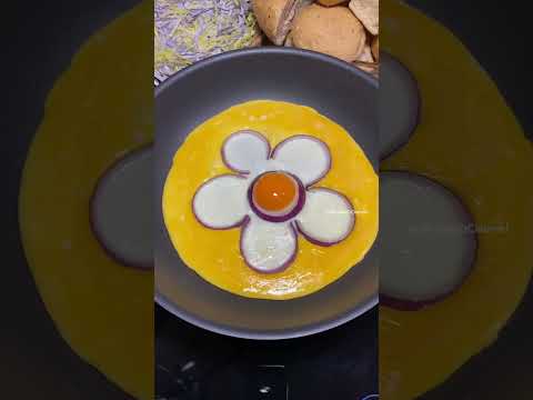 |fried egg with onion and edible flowers🌼🍳 #egg #food #foodreels #homecooking #ไอเดียอาหาร