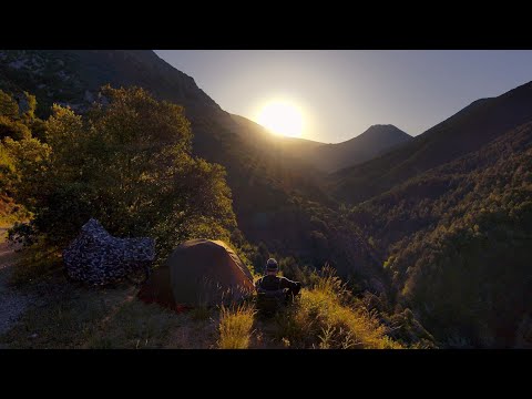 Sunrise over Torreta de Cadí, while wild camping in Vall de la Vansa, La Vansa i Fórnols 🏕️🌅