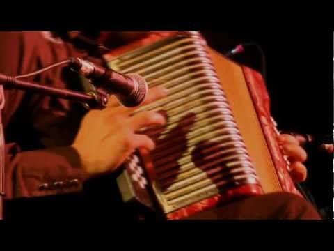 El Revuelto y La Cumbia Valledupar - Very Be Careful en vivo en Bogotá