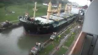 preview picture of video 'Kujawy Passing through Miraflores Lock Panama Canal to Pacific April 2011'