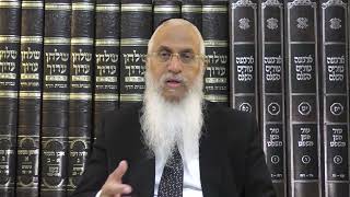 פרשת כי תבוא-הגבהת ספר תורה (הרב יורם סרי) - התמונה מוצגת ישירות מתוך אתר האינטרנט יוטיוב. זכויות היוצרים בתמונה שייכות ליוצרה. קישור קרדיט למקור התוכן נמצא בתוך דף הסרטון