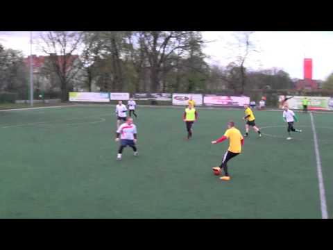 1-1 Krzysztof Pełka (The Crazy Gang)