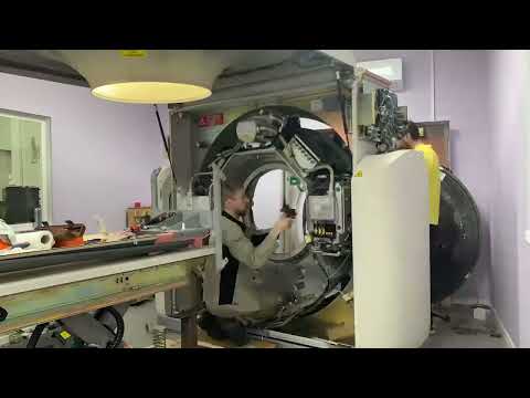 Testing a tomograph before delivery