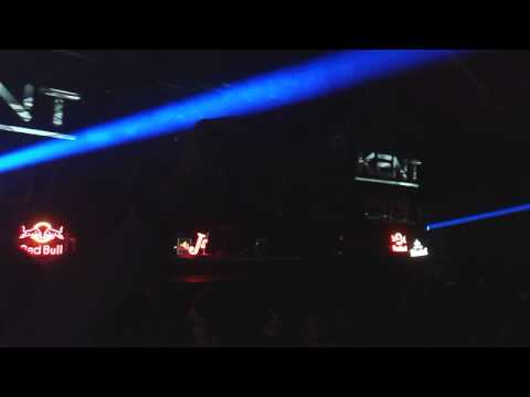 Raresh at Sunwaves playing Adrianho - Vakant Room (Original)