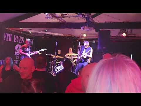 SICK ON THE BUS (full set) Live , @ the old cold store, Nottingham.  4/12/22