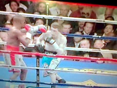 ricky hatton the first man to make mayweather stumble