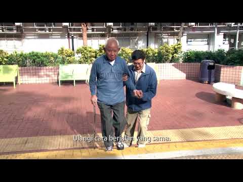 影片：Dikala lansia naik berjalan ditangga dianjurakan dengan alat bantuan tongkat kaki empat