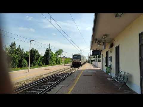 Stazione di Arquà. Un lungo saluto dai macchinisti (che voce la vectron)