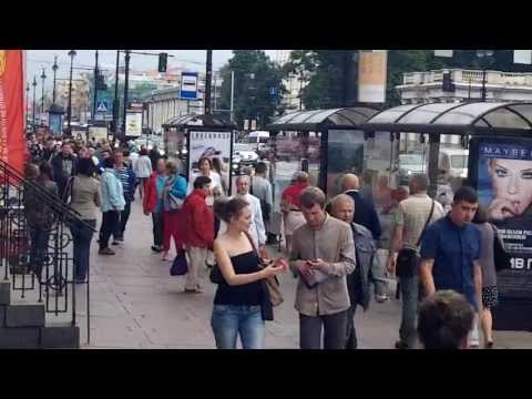 Gente en San Petersburgo. Av. Nevski