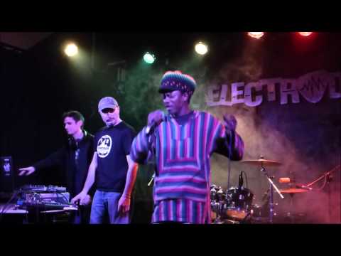 Badou Boy backé par TTT - Natalé (live)