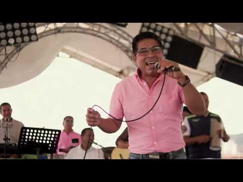 Gilberto Meza - Aquí donde nada pasa