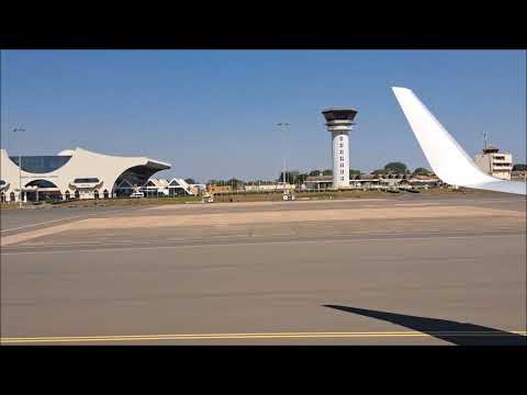 Decolagem do Aeroporto Internacional de Banjul, na Gâmbia.