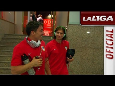 Filipe Luis y el Cebolla Rodríguez bromeando a su llegada al Vicente Calderón