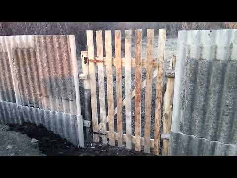 Бюджетный забор из дров и Б/У шифера.